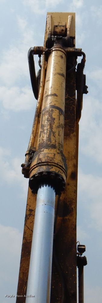 image for item IQ9738 1998 Komatsu PC200LC  excavator