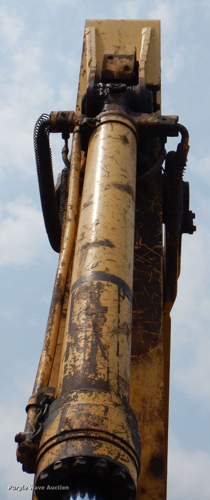 image for item IQ9738 1998 Komatsu PC200LC  excavator