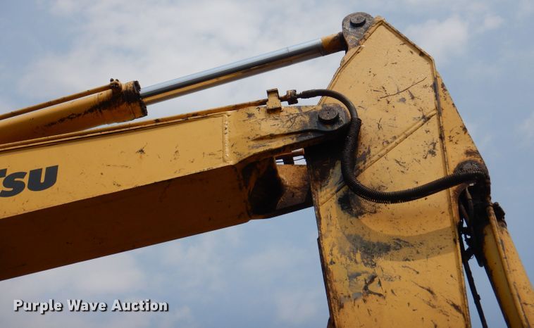 image for item IQ9738 1998 Komatsu PC200LC  excavator