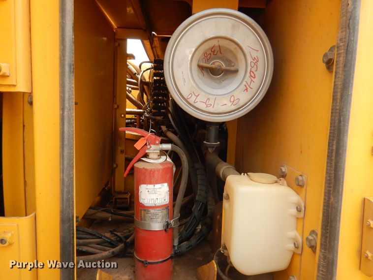 image for item IQ9738 1998 Komatsu PC200LC  excavator