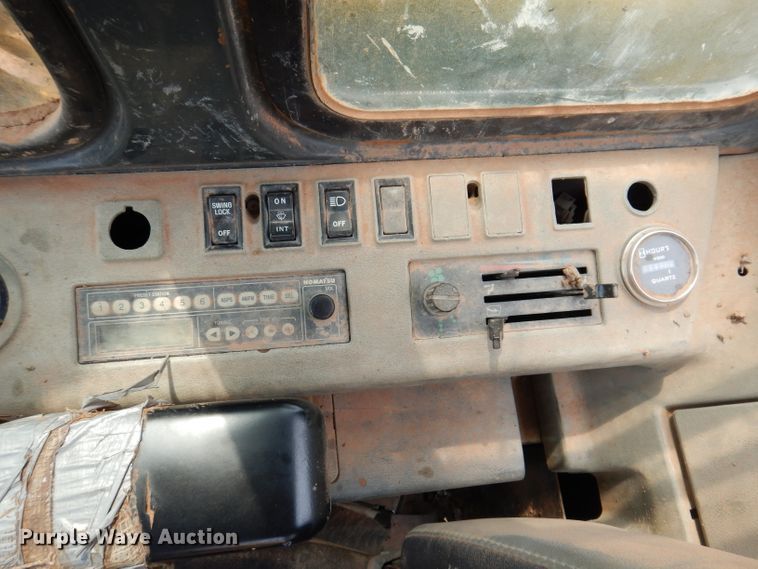 image for item IQ9738 1998 Komatsu PC200LC  excavator