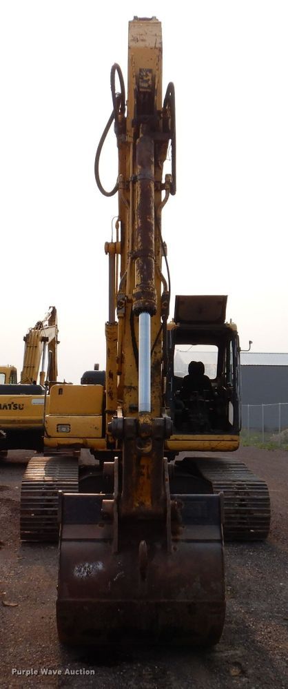 image for item IQ9739 1996 Komatsu PC200LC  excavator