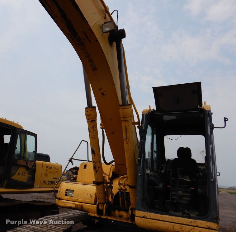 image for item IQ9739 1996 Komatsu PC200LC  excavator