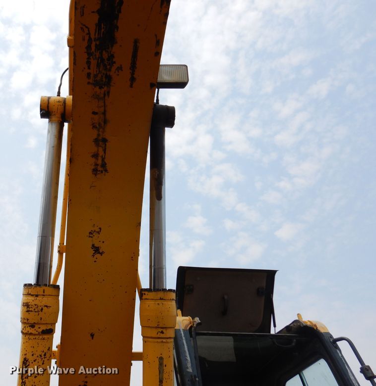 image for item IQ9739 1996 Komatsu PC200LC  excavator