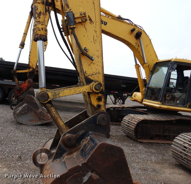 image for item IQ9739 1996 Komatsu PC200LC  excavator