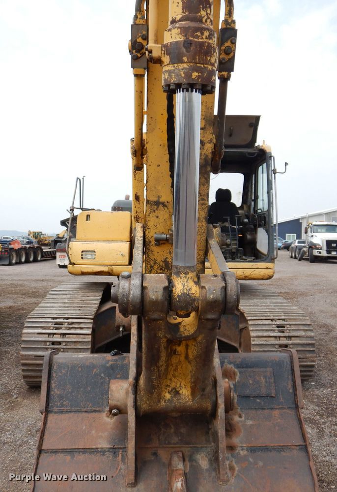 image for item IQ9739 1996 Komatsu PC200LC  excavator