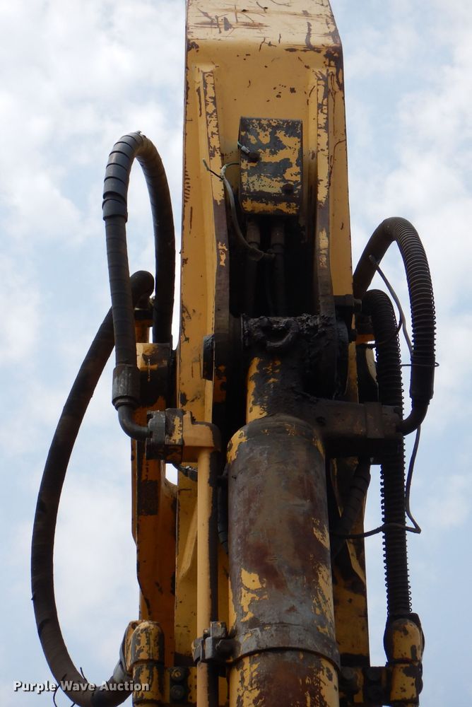 image for item IQ9739 1996 Komatsu PC200LC  excavator