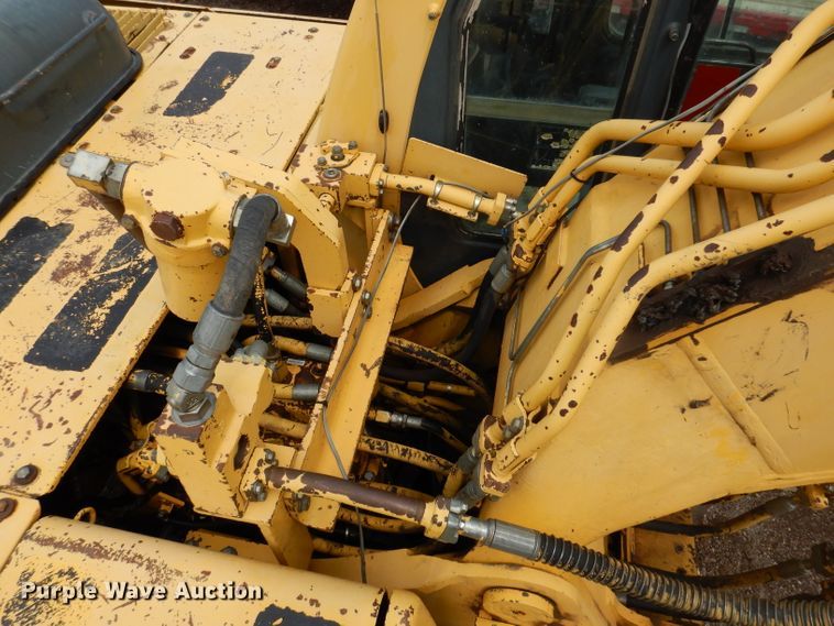 image for item IQ9739 1996 Komatsu PC200LC  excavator