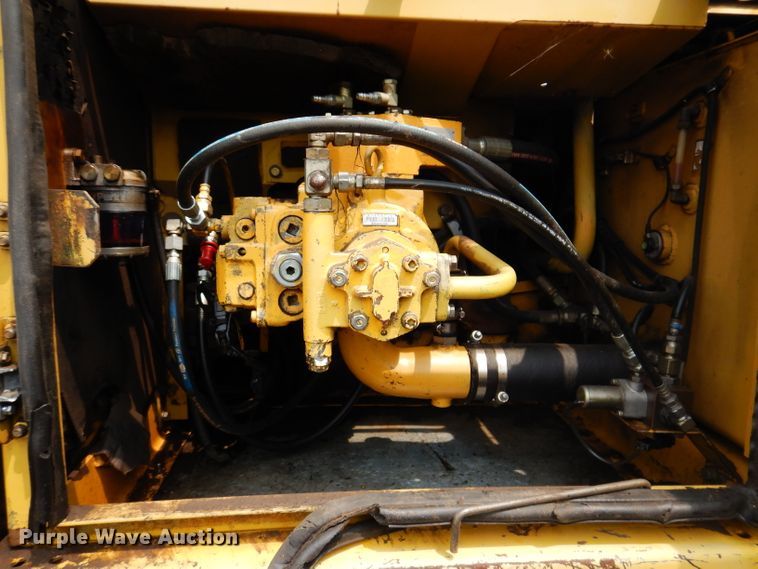 image for item IQ9739 1996 Komatsu PC200LC  excavator