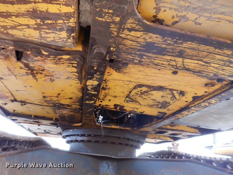 image for item IQ9739 1996 Komatsu PC200LC  excavator