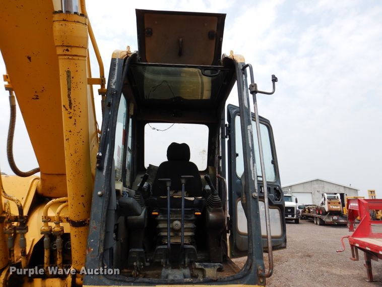 image for item IQ9739 1996 Komatsu PC200LC  excavator
