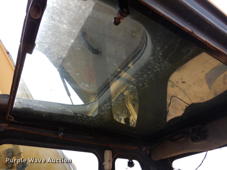 image for item IQ9739 1996 Komatsu PC200LC  excavator