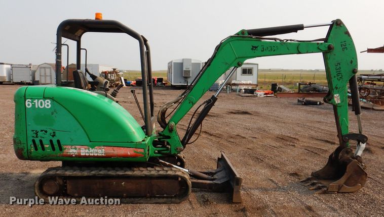 image for item IQ9740 2005 Bobcat 334  mini excavator