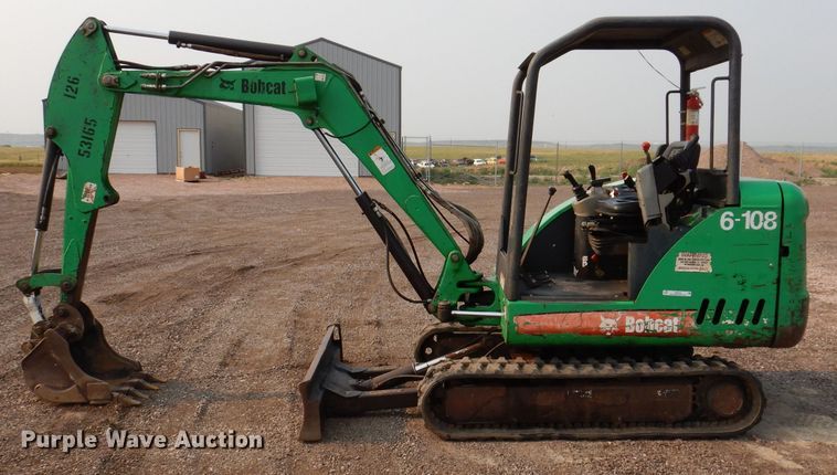 image for item IQ9740 2005 Bobcat 334  mini excavator
