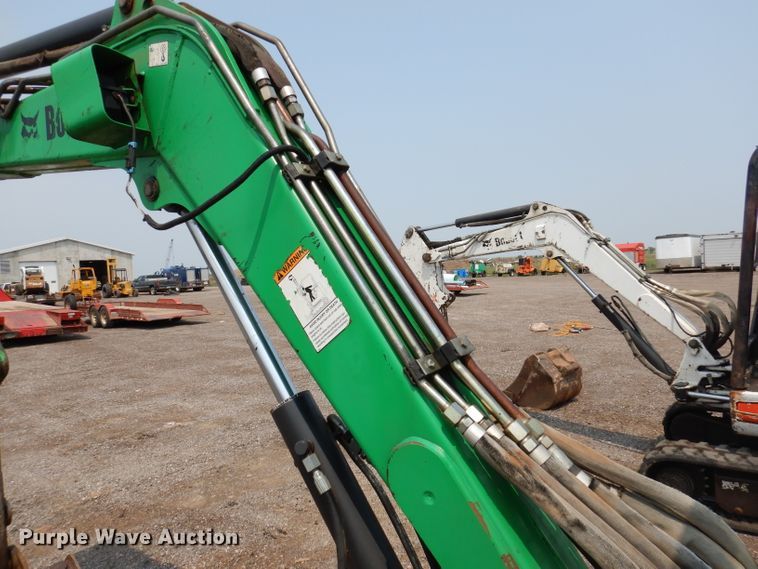 image for item IQ9740 2005 Bobcat 334  mini excavator