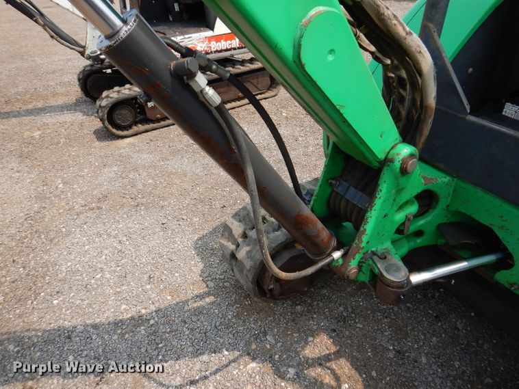 image for item IQ9740 2005 Bobcat 334  mini excavator