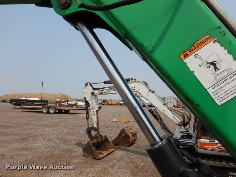 image for item IQ9740 2005 Bobcat 334  mini excavator