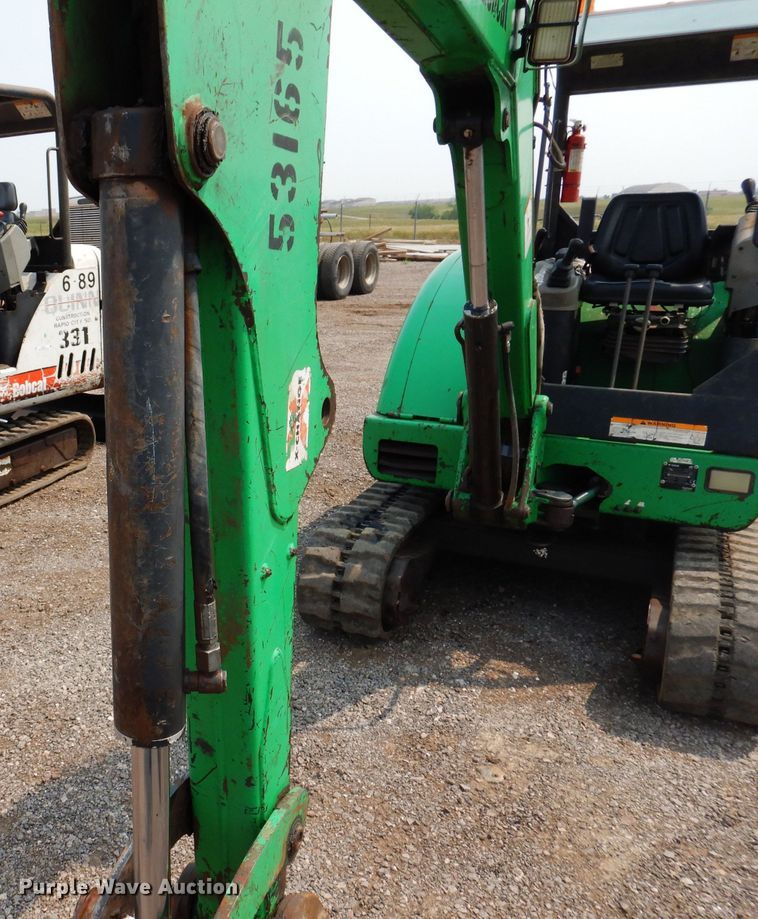 image for item IQ9740 2005 Bobcat 334  mini excavator