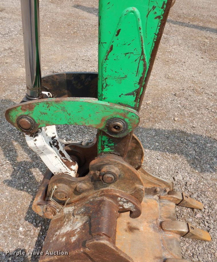 image for item IQ9740 2005 Bobcat 334  mini excavator