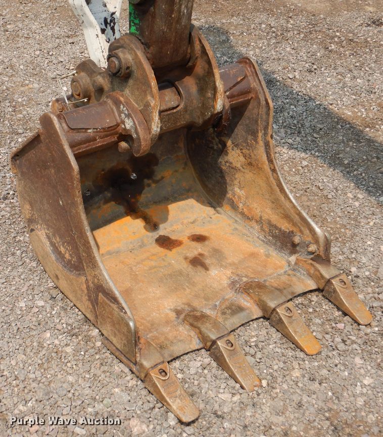 image for item IQ9740 2005 Bobcat 334  mini excavator
