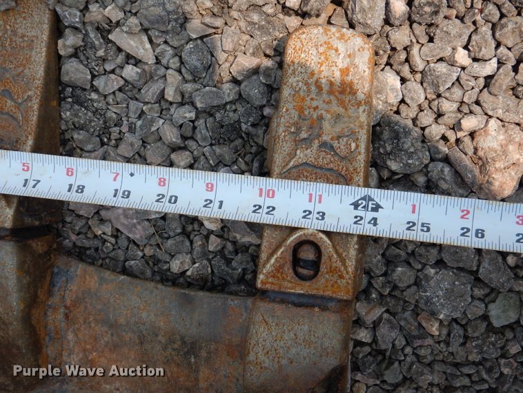 image for item IQ9740 2005 Bobcat 334  mini excavator