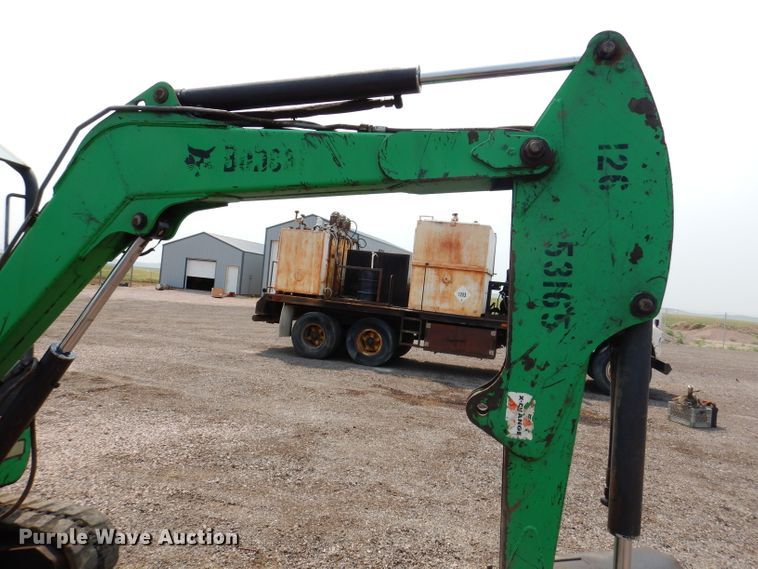 image for item IQ9740 2005 Bobcat 334  mini excavator