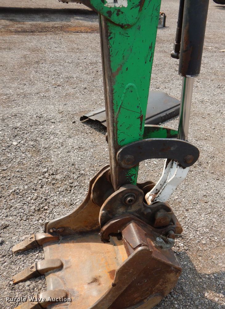 image for item IQ9740 2005 Bobcat 334  mini excavator