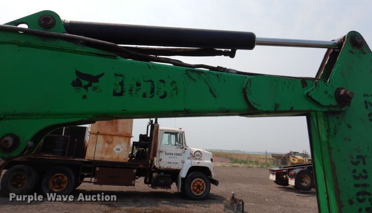 image for item IQ9740 2005 Bobcat 334  mini excavator