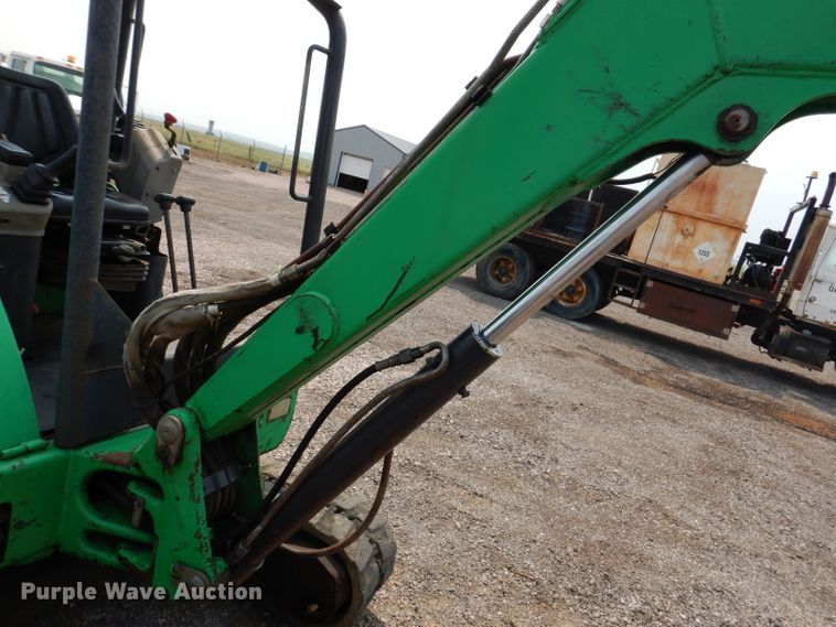 image for item IQ9740 2005 Bobcat 334  mini excavator