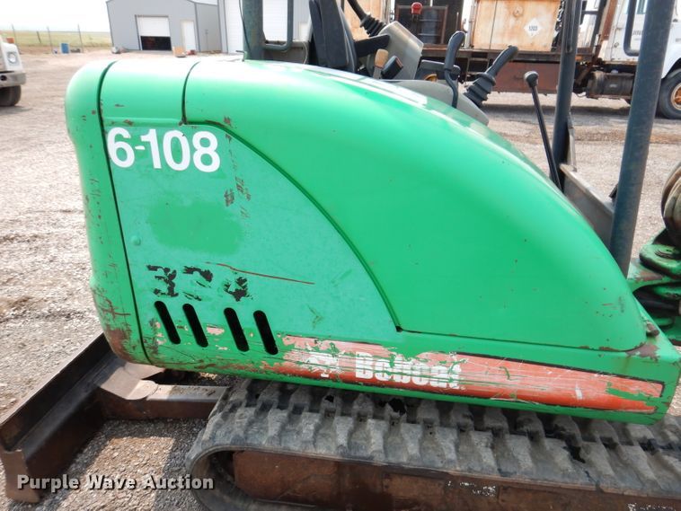 image for item IQ9740 2005 Bobcat 334  mini excavator