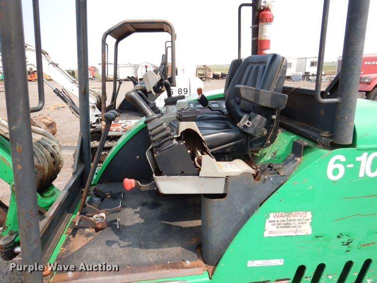 image for item IQ9740 2005 Bobcat 334  mini excavator