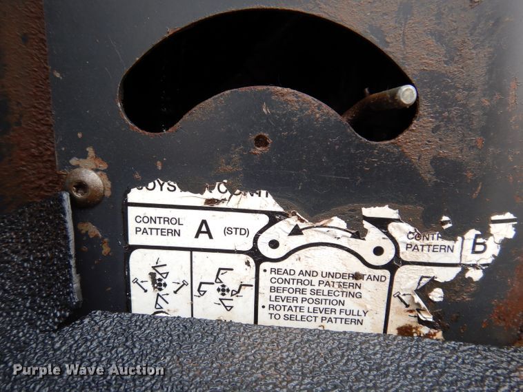 image for item IQ9740 2005 Bobcat 334  mini excavator