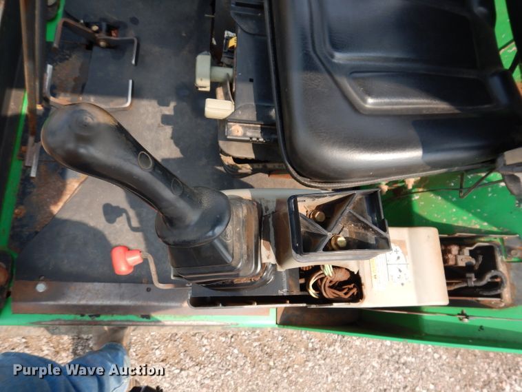 image for item IQ9740 2005 Bobcat 334  mini excavator