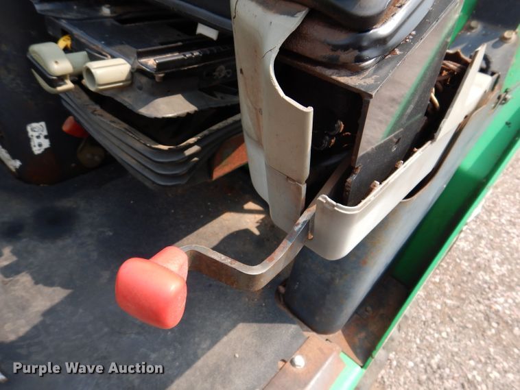 image for item IQ9740 2005 Bobcat 334  mini excavator