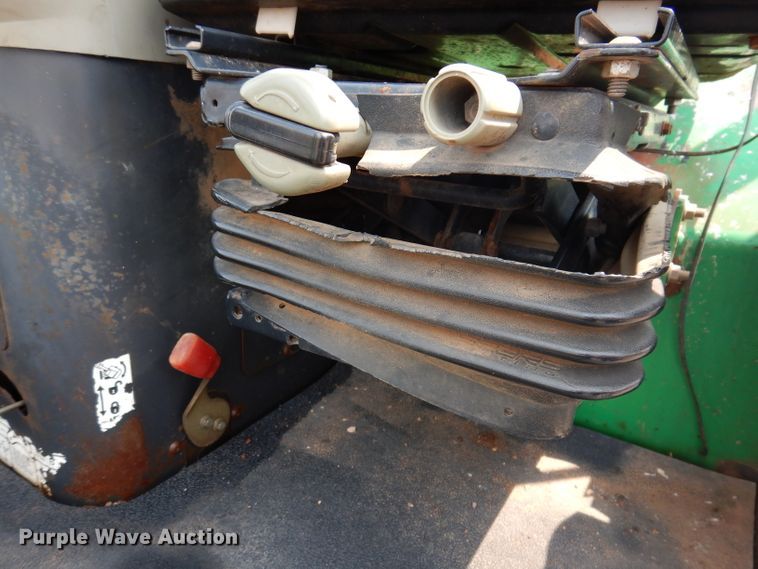 image for item IQ9740 2005 Bobcat 334  mini excavator