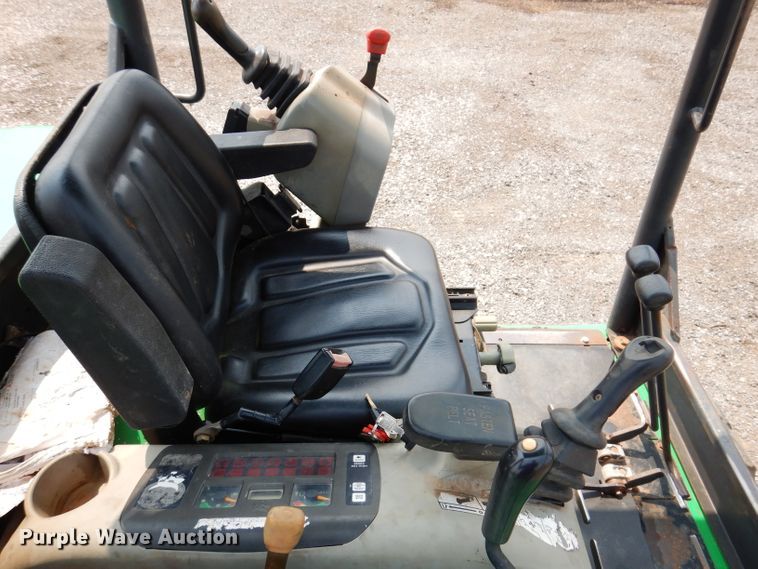 image for item IQ9740 2005 Bobcat 334  mini excavator