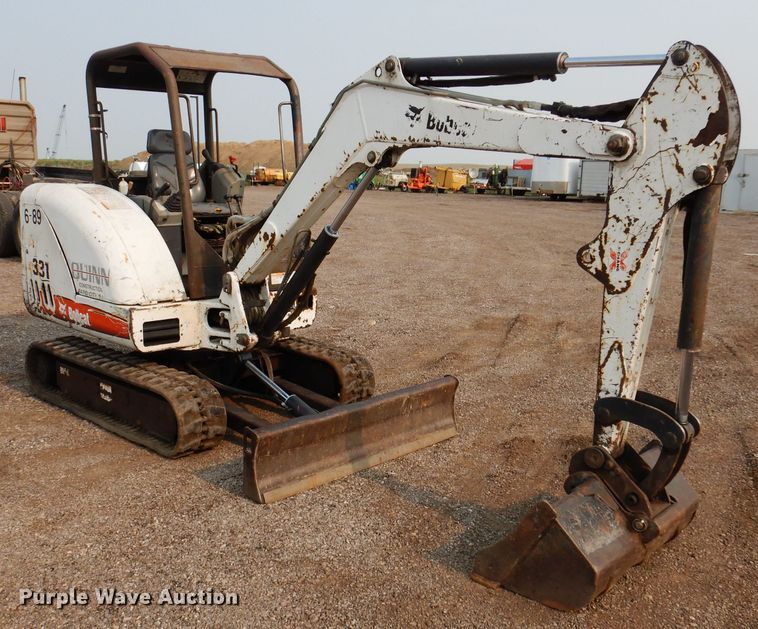 image for item IQ9741 2006 Bobcat 331  mini excavator