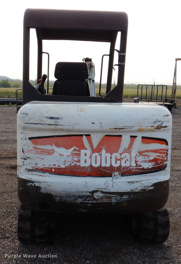 image for item IQ9741 2006 Bobcat 331  mini excavator