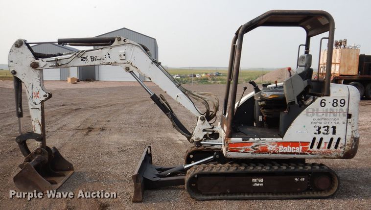 image for item IQ9741 2006 Bobcat 331  mini excavator