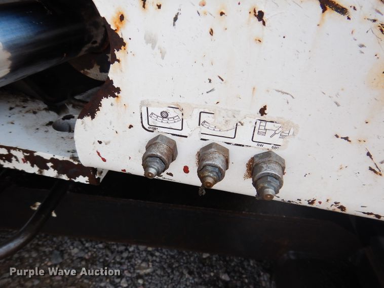 image for item IQ9741 2006 Bobcat 331  mini excavator