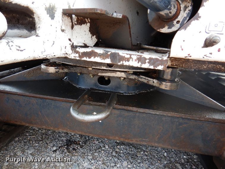 image for item IQ9741 2006 Bobcat 331  mini excavator