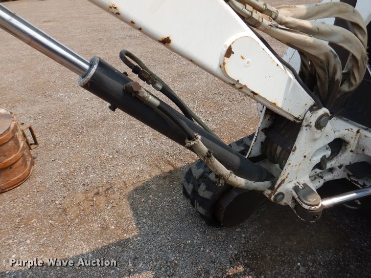 image for item IQ9741 2006 Bobcat 331  mini excavator
