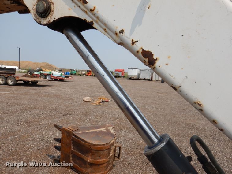 image for item IQ9741 2006 Bobcat 331  mini excavator