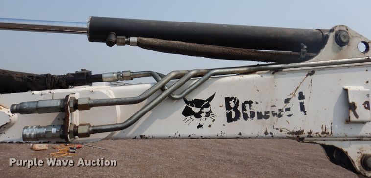 image for item IQ9741 2006 Bobcat 331  mini excavator