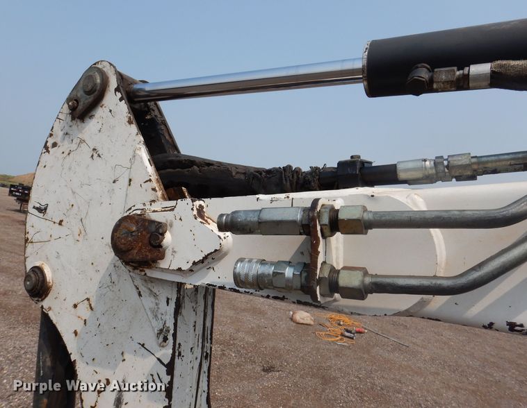 image for item IQ9741 2006 Bobcat 331  mini excavator