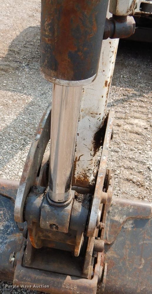 image for item IQ9741 2006 Bobcat 331  mini excavator