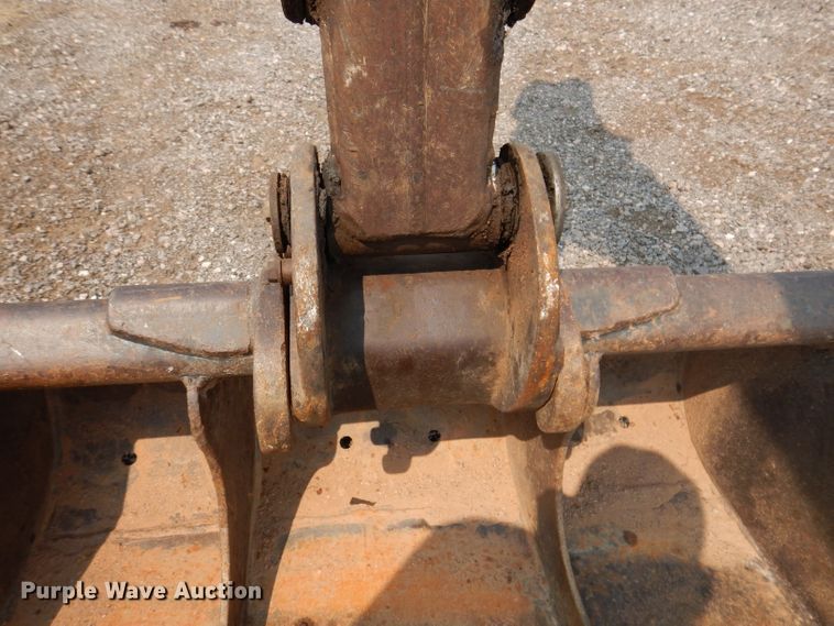 image for item IQ9741 2006 Bobcat 331  mini excavator