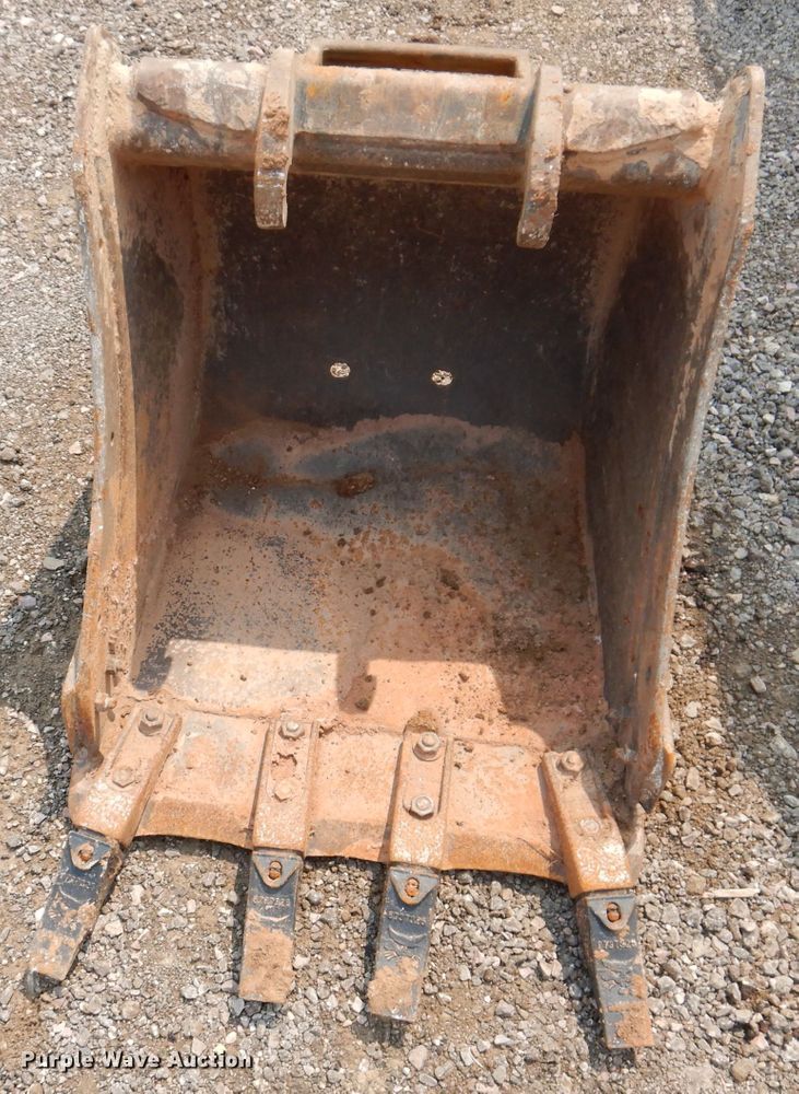 image for item IQ9741 2006 Bobcat 331  mini excavator