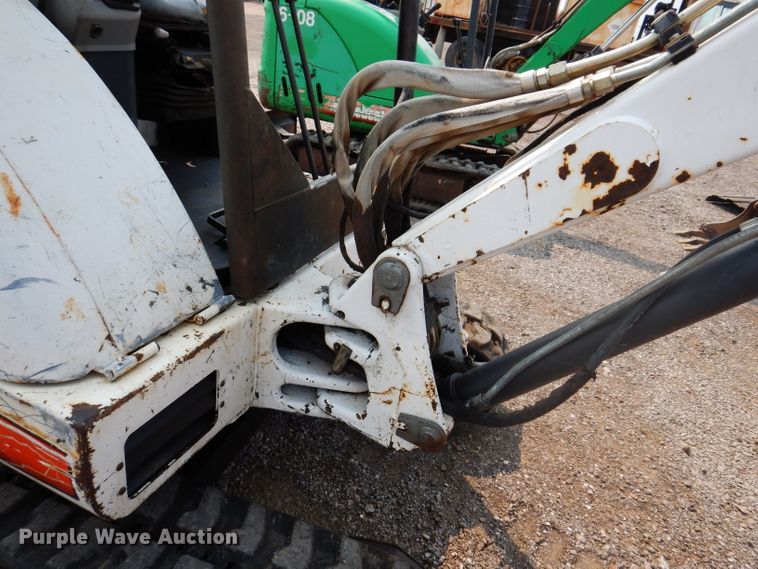 image for item IQ9741 2006 Bobcat 331  mini excavator