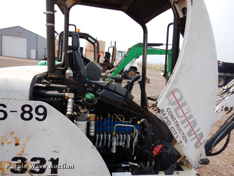 image for item IQ9741 2006 Bobcat 331  mini excavator